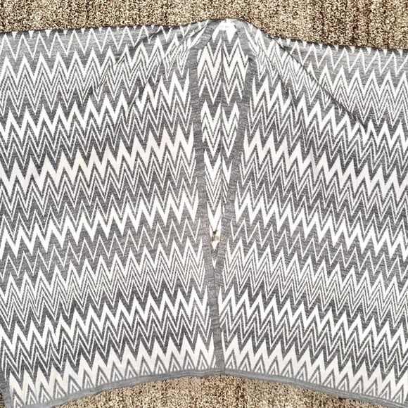 Calvin Klein Womens Grey White Pattern Scarf Shawl - Picture 6 of 8